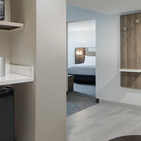 Holiday Inn Express Dallas Market Center By Ihg Exterior photo