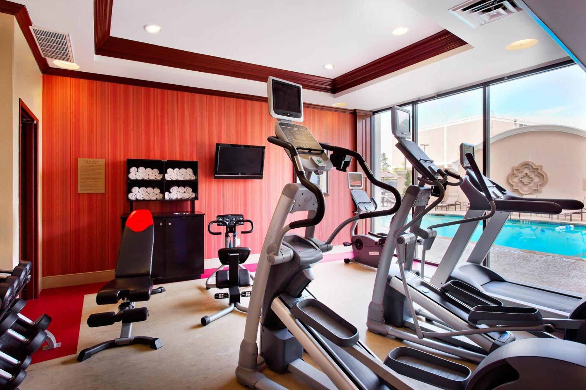 Express Market Center By Ihg Hotel