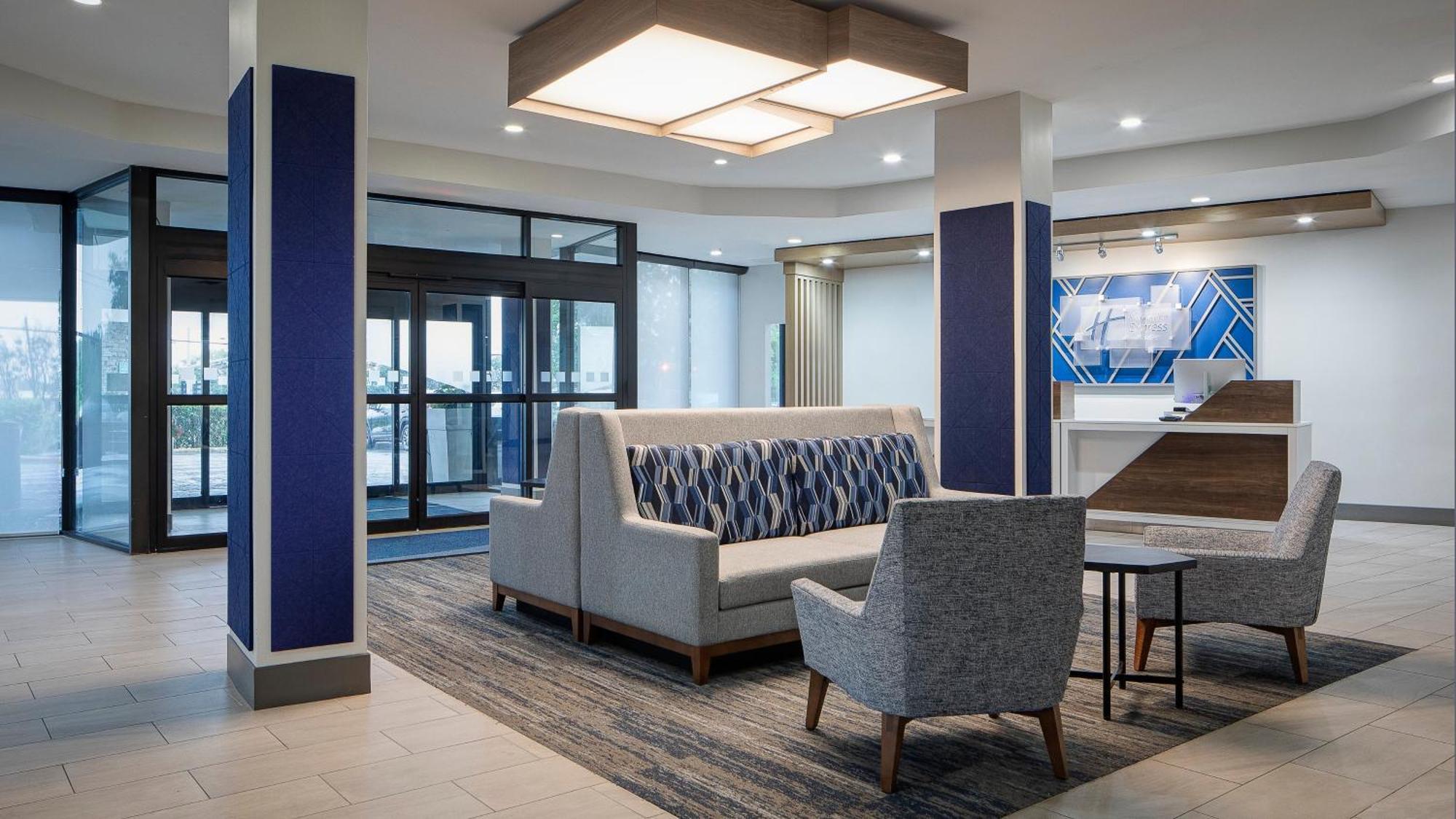 Express Market Center By Ihg Hotel