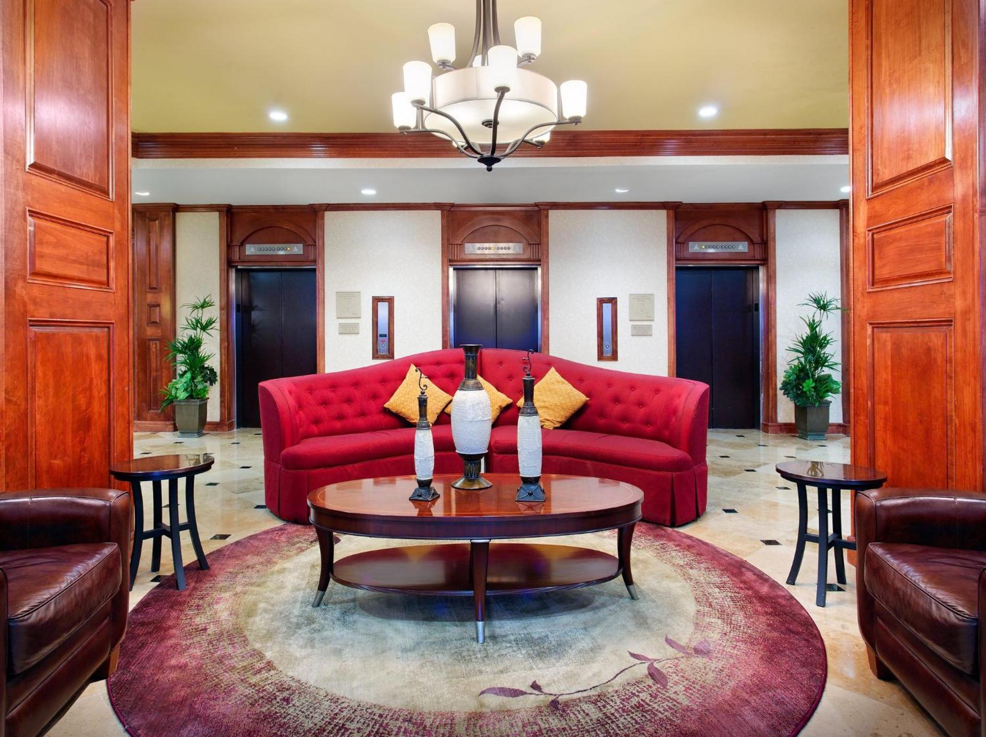 Express Market Center By Ihg Hotel Dallas
